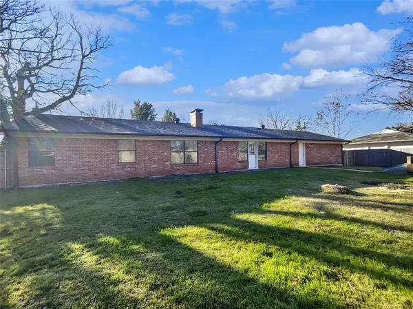 464 W Fulton Street, Van Alstyne, TX 75495