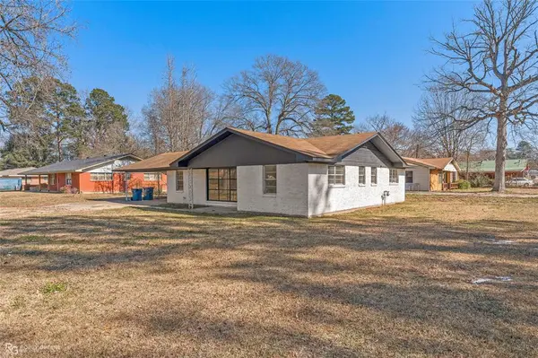 612 S Cypress, Vivian, LA 71082