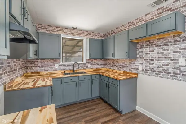 612 S Cypress, Vivian, LA 71082