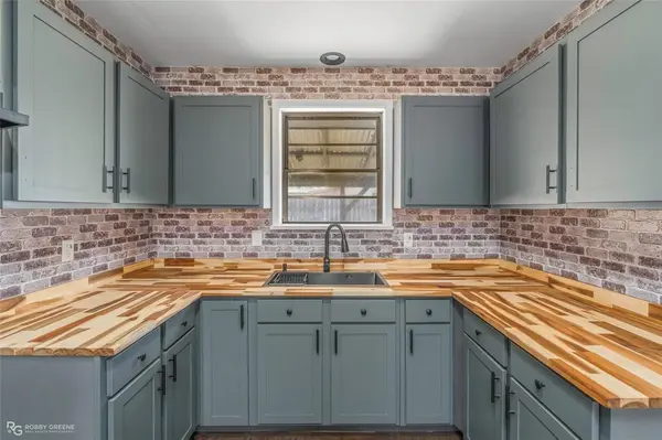 612 S Cypress, Vivian, LA 71082