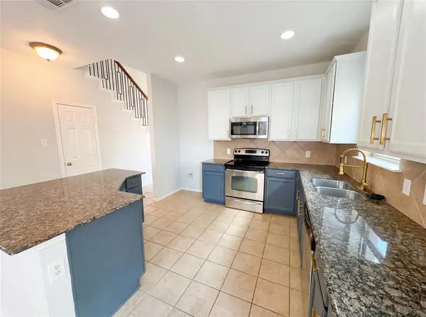 8925 Brook Hill Lane, Fort Worth, TX 76244