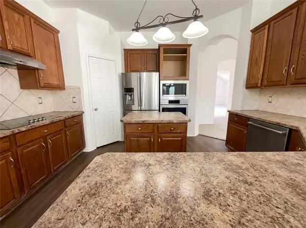 8329 Cedarcrest Lane, Fort Worth, TX 76123