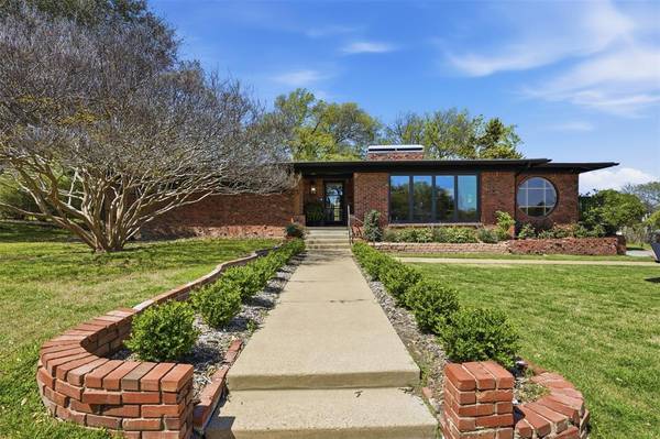 3800 Clayton Road W, Fort Worth, TX 76116