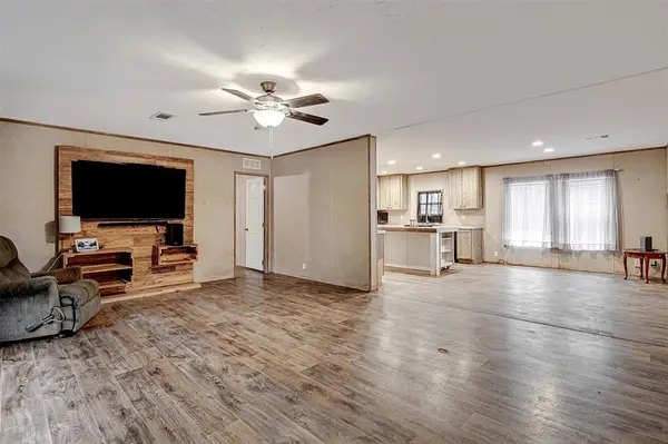 4712 County Road 913, Joshua, TX 76058