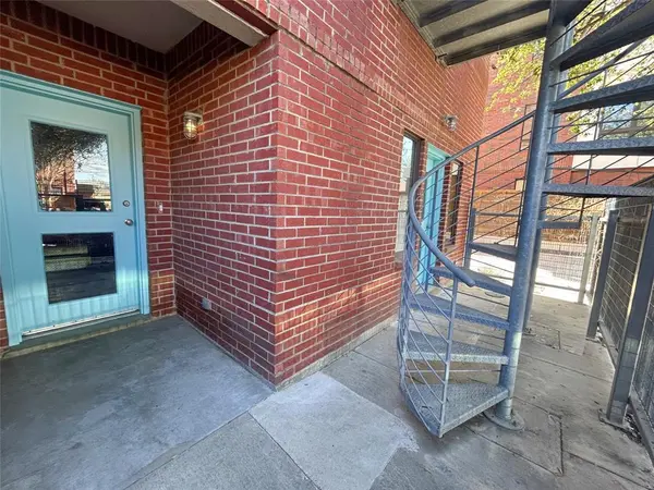 829 W Daggett Avenue #H, Fort Worth, TX 76104