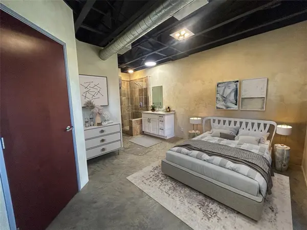 829 W Daggett Avenue #H, Fort Worth, TX 76104