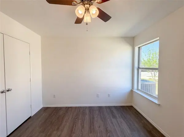 105 Kings Way Drive, Rhome, TX 76078