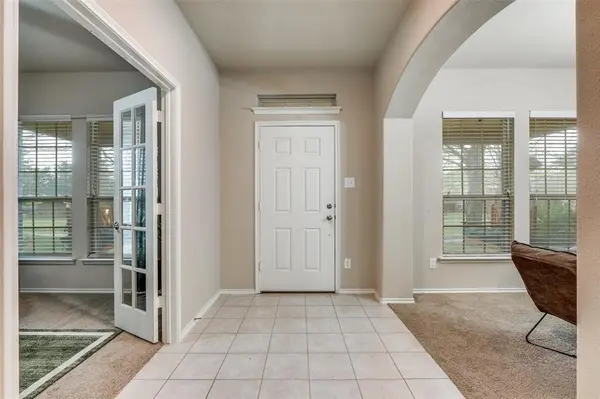 1924 Parkside Mews, Lancaster, TX 75146