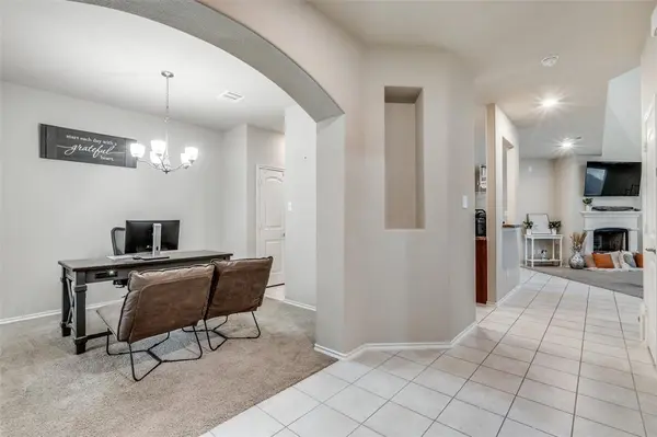 1924 Parkside Mews, Lancaster, TX 75146