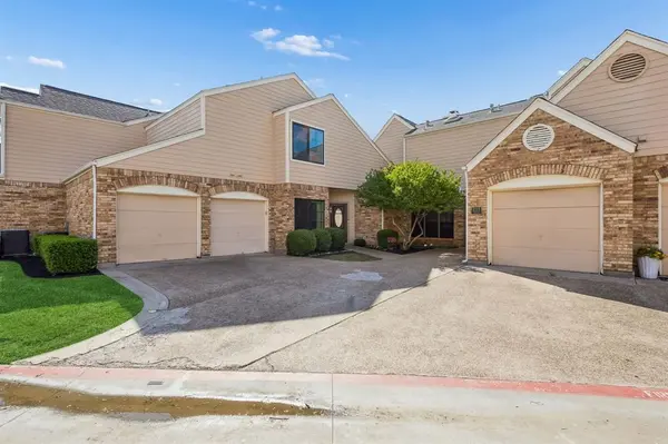 217 Cimarron Trail #5, Irving, TX 75063