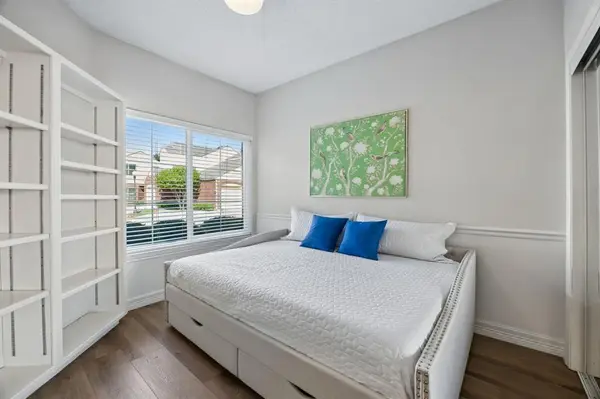 217 Cimarron Trail #5, Irving, TX 75063