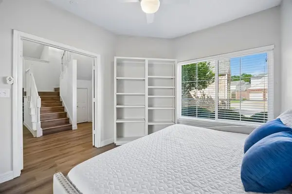 217 Cimarron Trail #5, Irving, TX 75063