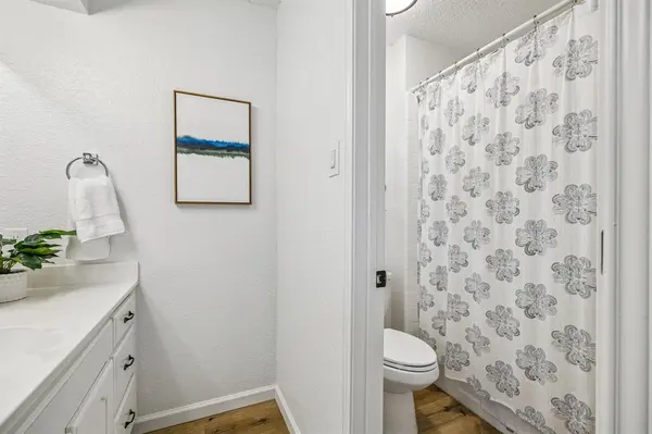 232 NE Shady Oaks Drive, Burleson, TX 76028