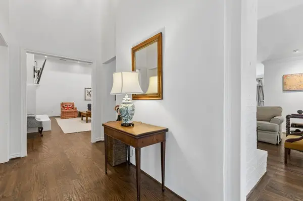 3827 N Versailles Avenue, Dallas, TX 75209