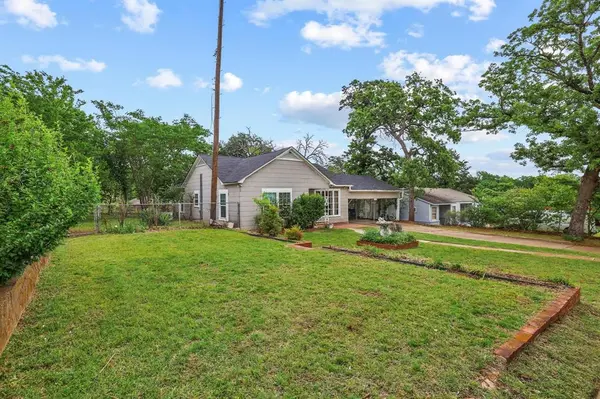 1107 W Hull Street, Denison, TX 75020
