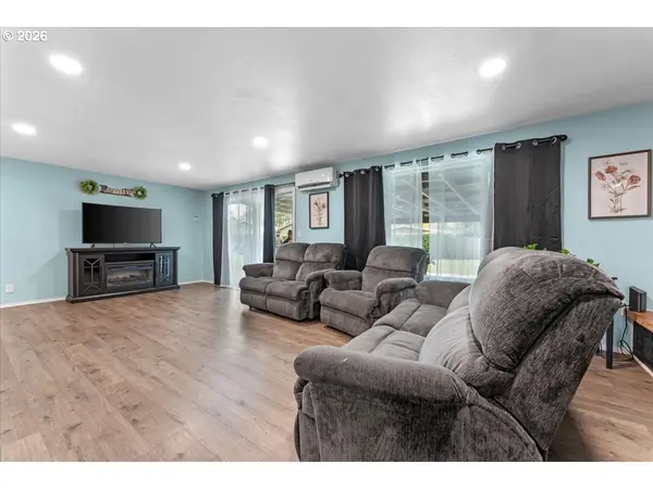 948 NE QUEENS LN, Hillsboro, OR 97124