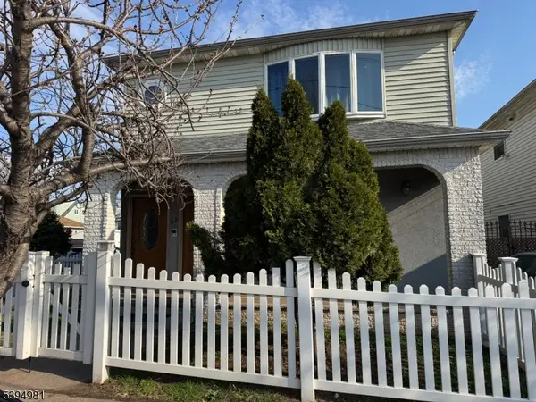 34 Erie St, Elizabeth City, NJ 07206