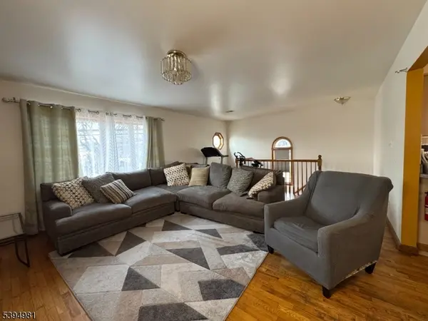 34 Erie St, Elizabeth City, NJ 07206