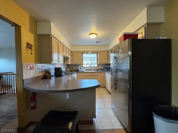 34 Erie St, Elizabeth City, NJ 07206