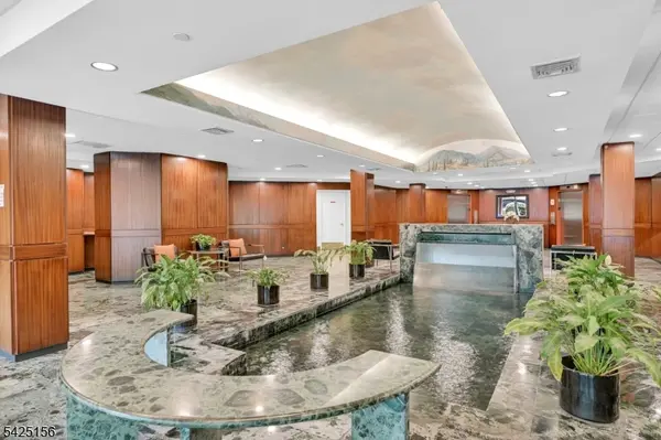 609 W S Orange Ave #2N, South Orange Village Twp., NJ 07079