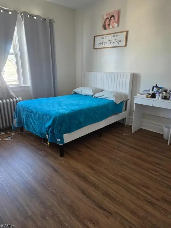 136 Hobson St, Newark City, NJ 07112