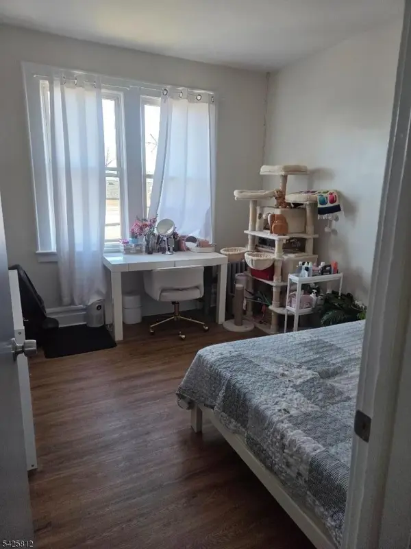 136 Hobson St, Newark City, NJ 07112