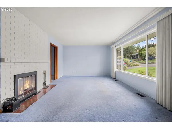 3235 SE SILVER SPRINGS RD, Milwaukie, OR 97222