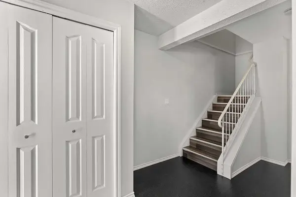 5520 1 AVE SE #56, Calgary, AB T2A 5Z7