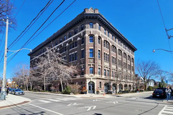 183 Dovercourt RD #504, Toronto C01, ON M6J 3C7