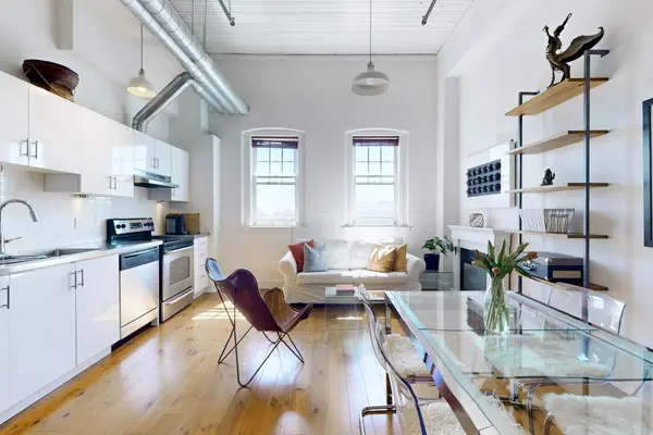 183 Dovercourt RD #504, Toronto C01, ON M6J 3C7