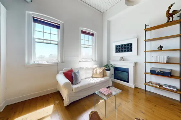 183 Dovercourt RD #504, Toronto C01, ON M6J 3C7