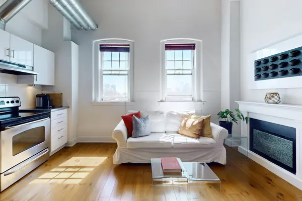 183 Dovercourt RD #504, Toronto C01, ON M6J 3C7