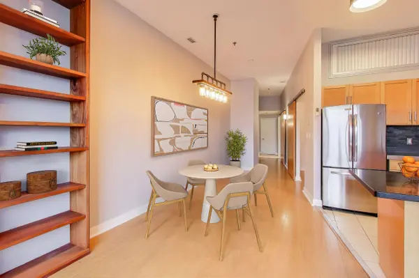 700 King ST W #801, Toronto C01, ON M5V 2Y6