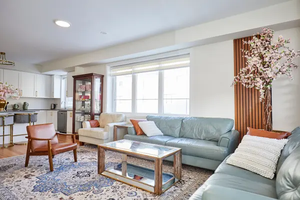 70 Baynes WAY #8, Bradford West Gwillimbury, ON L3Z 4M3