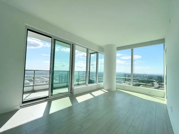 950 Portage Pkwy #5706, Vaughan, ON L4K 0J7