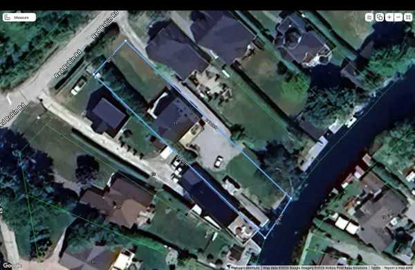 11 Red Robin RD, Georgina, ON L4P 3E9