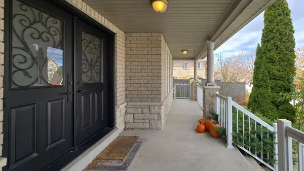 2 Eminence RD, Vaughan, ON L4K 5G2