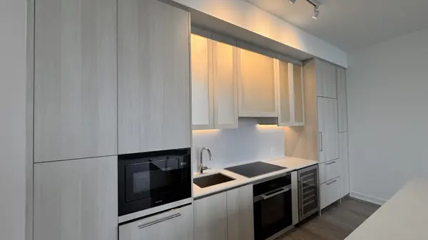 8188 Yonge ST #1004, Vaughan, ON L4J 0M2