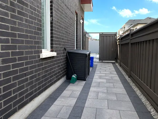 195 Milky way DR, Richmond Hill, ON L4C 5H3