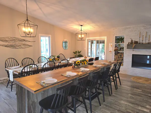 28 Broadmoor AVE, Barrie, ON L4N 3M9