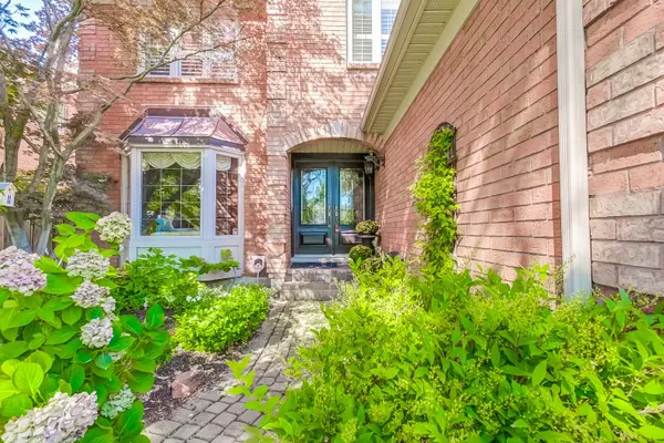 2139 Brays LN, Oakville, ON L6M 2T2