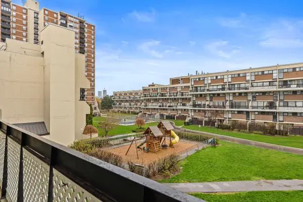 364 The East Mall N/A #221B, Toronto W08, ON M9B 6C5