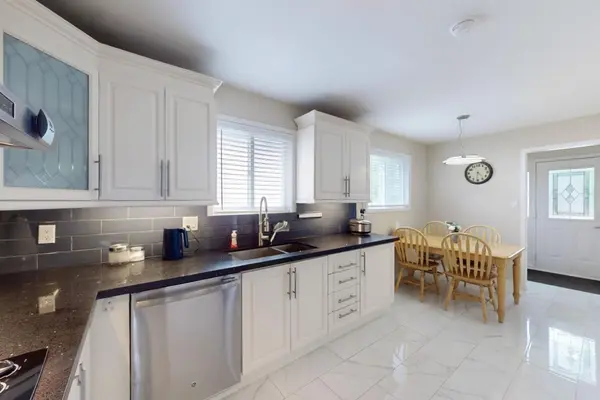 2603 Bromsgrove RD, Mississauga, ON L5J 1M1