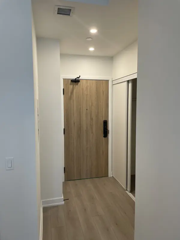 1 Fairview RD E #1606, Mississauga, ON L5A 4C6