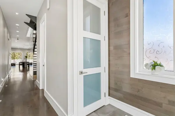 21A Maple AVE N, Mississauga, ON L5H 2R9