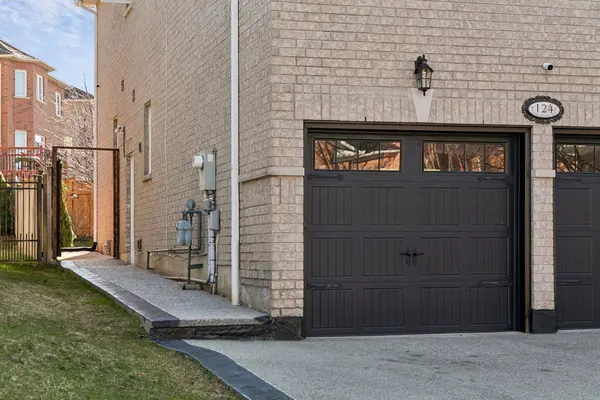 124 Harbourtown CRES #Basement, Brampton, ON L6V 4P3