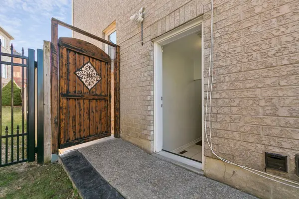 124 Harbourtown CRES #Basement, Brampton, ON L6V 4P3