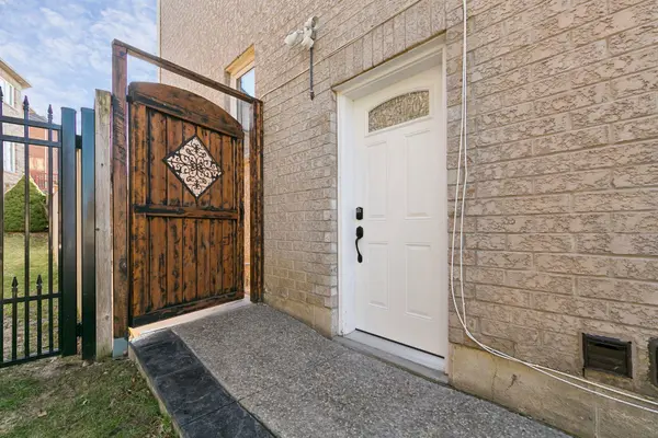 124 Harbourtown CRES #Basement, Brampton, ON L6V 4P3