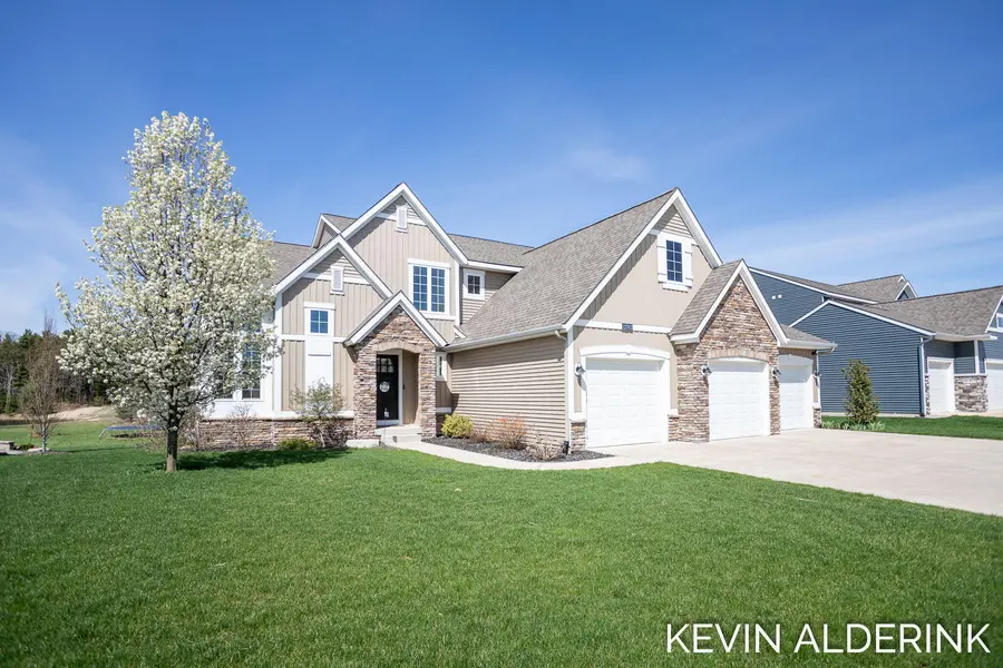 13783 Harrington LNDG, Holland Twp, MI 49424