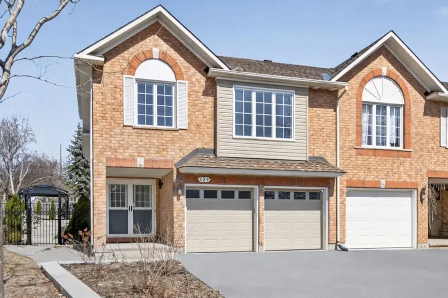 124 Macassa CIR, Kanata, ON K2T 1J9